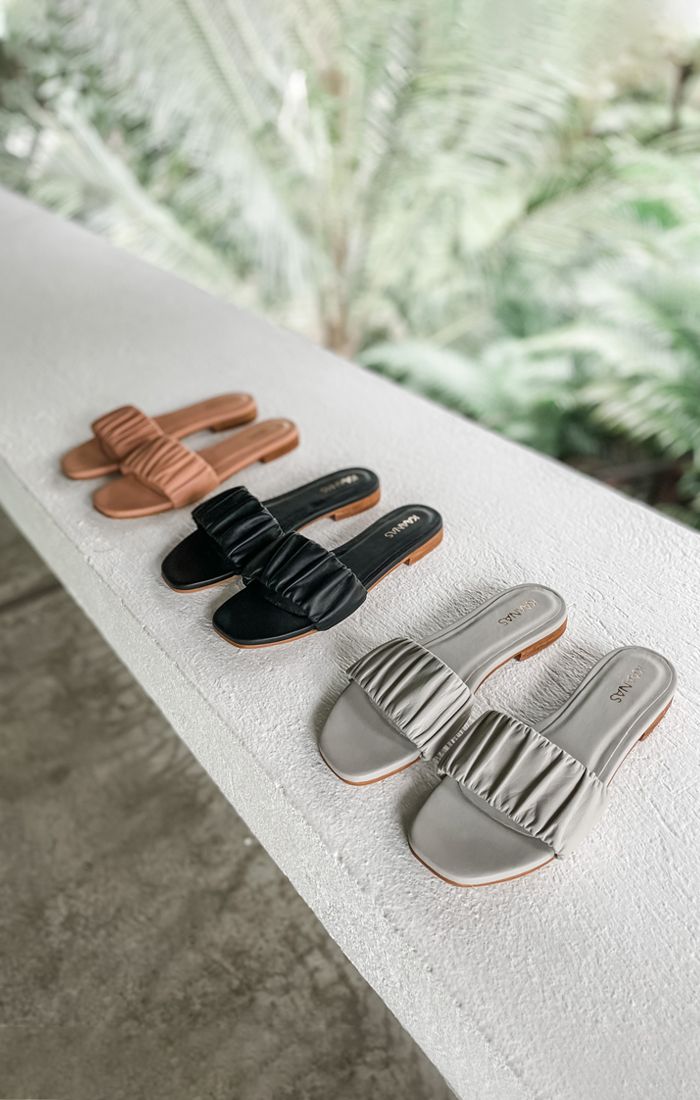 Pekan Ruched Leather Slide